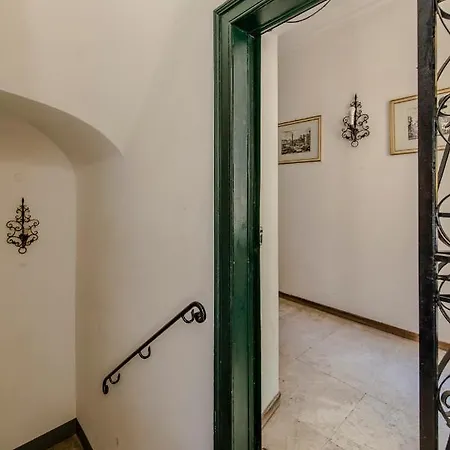 My Flat In Fontana Di Trevi Rome
